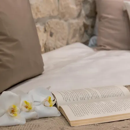 Jupiter Lux Bed & Breakfast 4*