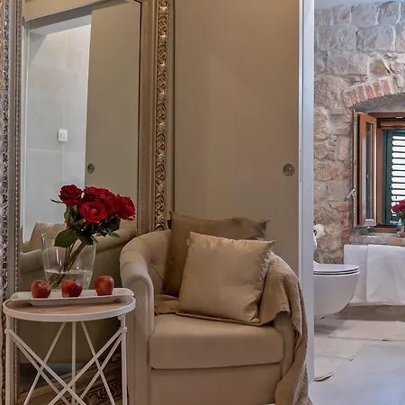 Jupiter Lux Bed & Breakfast